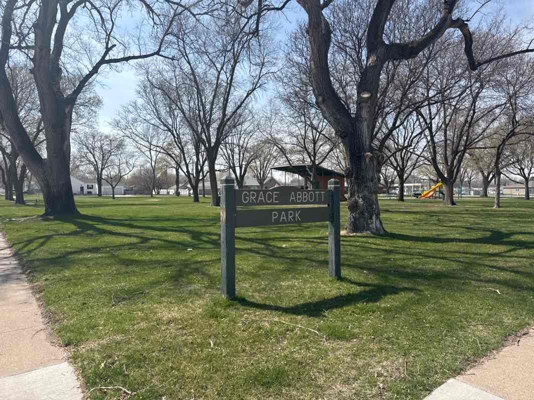 walking near me in Abbott Park in spring