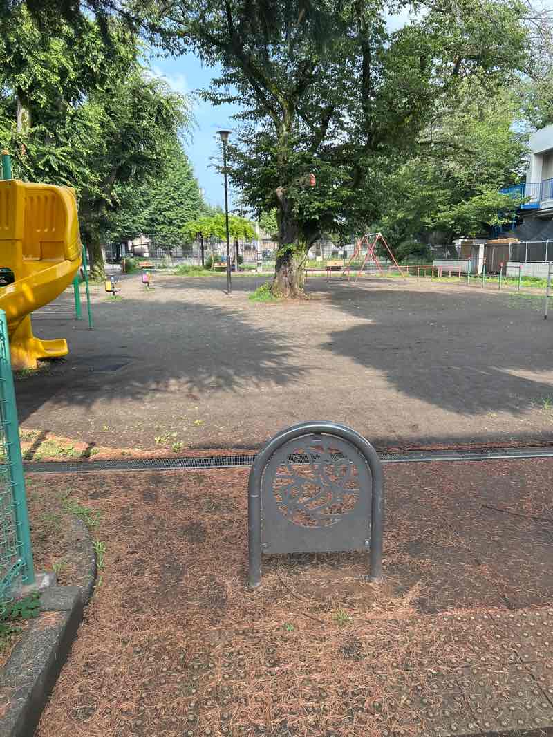 walking near me in 子安公園 in summer