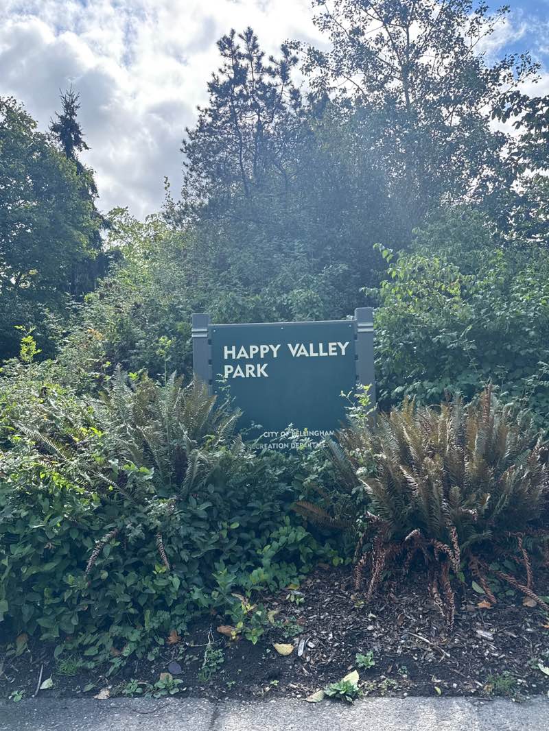 walking near me in Happy Valley Park in autumn