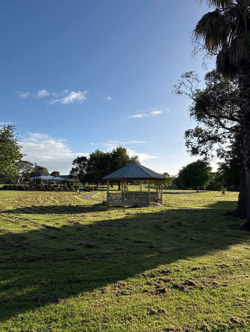 walking near me in Cobden Botanic Gardens in summer