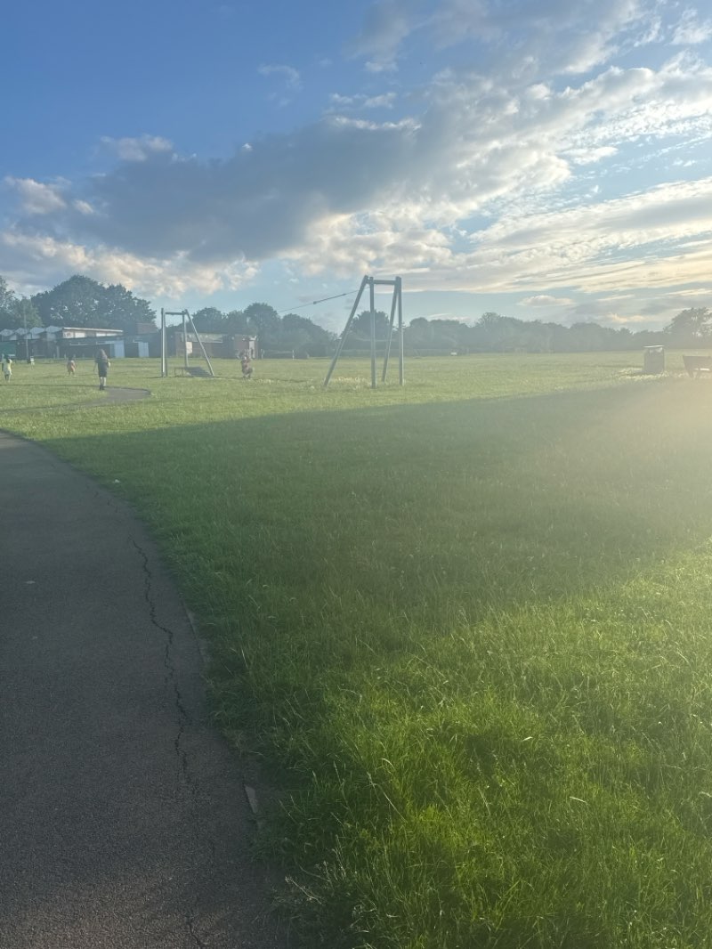 walking near me in St Nicholas Park in summer