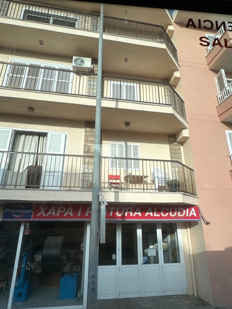 walking near me in Parc de l'Hort dels Fassers in summer