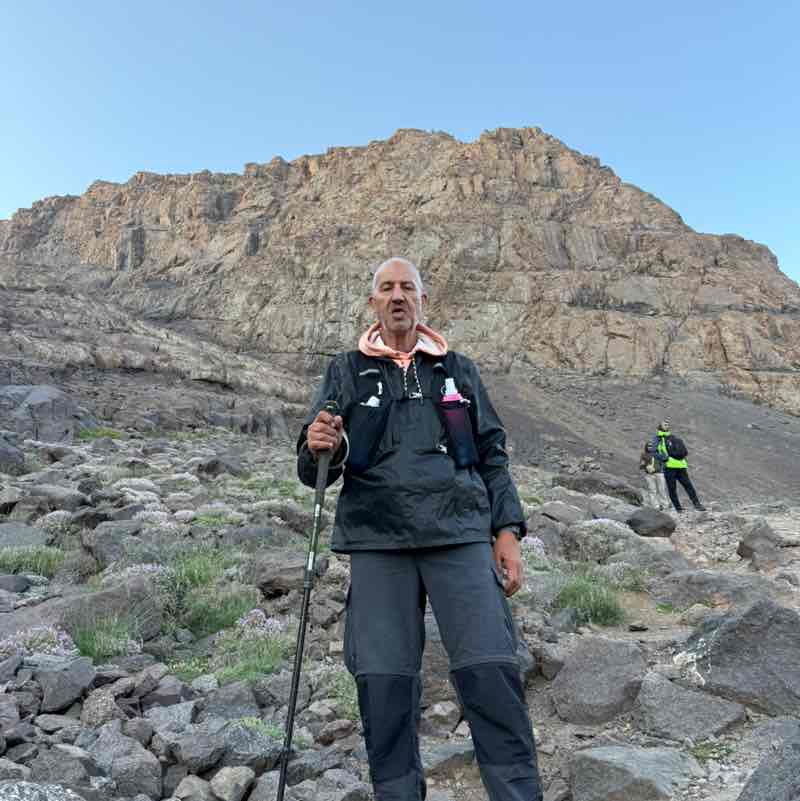 Friendship while walking🤝🌍 abdou.gho post image