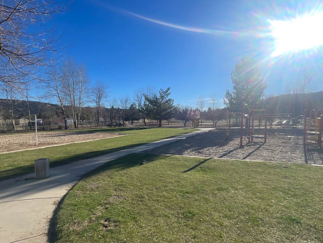 walking near me in Erwin Lake Park in spring