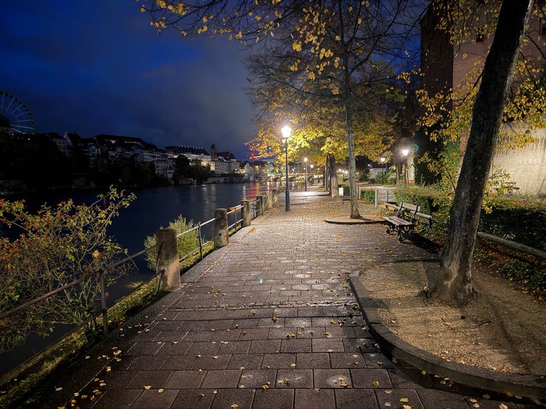 walking near me in Christoph Merian-Park in autumn