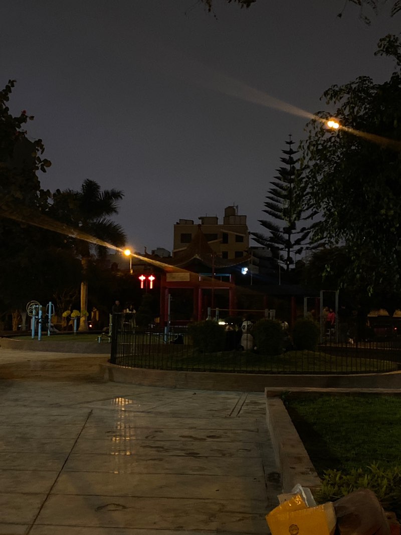 walking near me in Parque. Candamo in spring