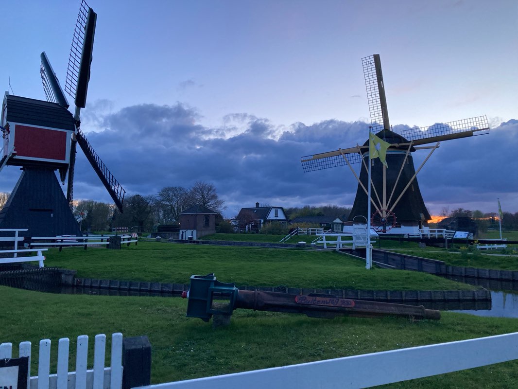 walking near me in Moreelsepark in winter