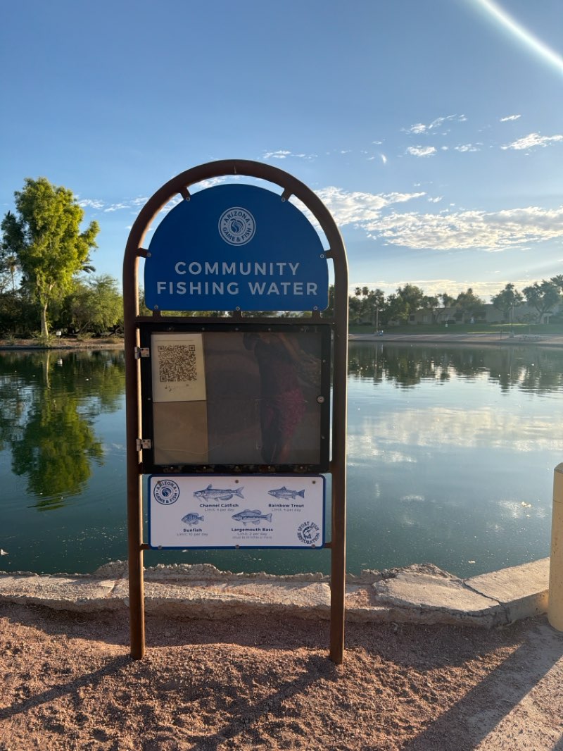 walking near me in Camelback Park in summer