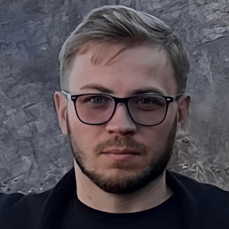 Николай Ларионов