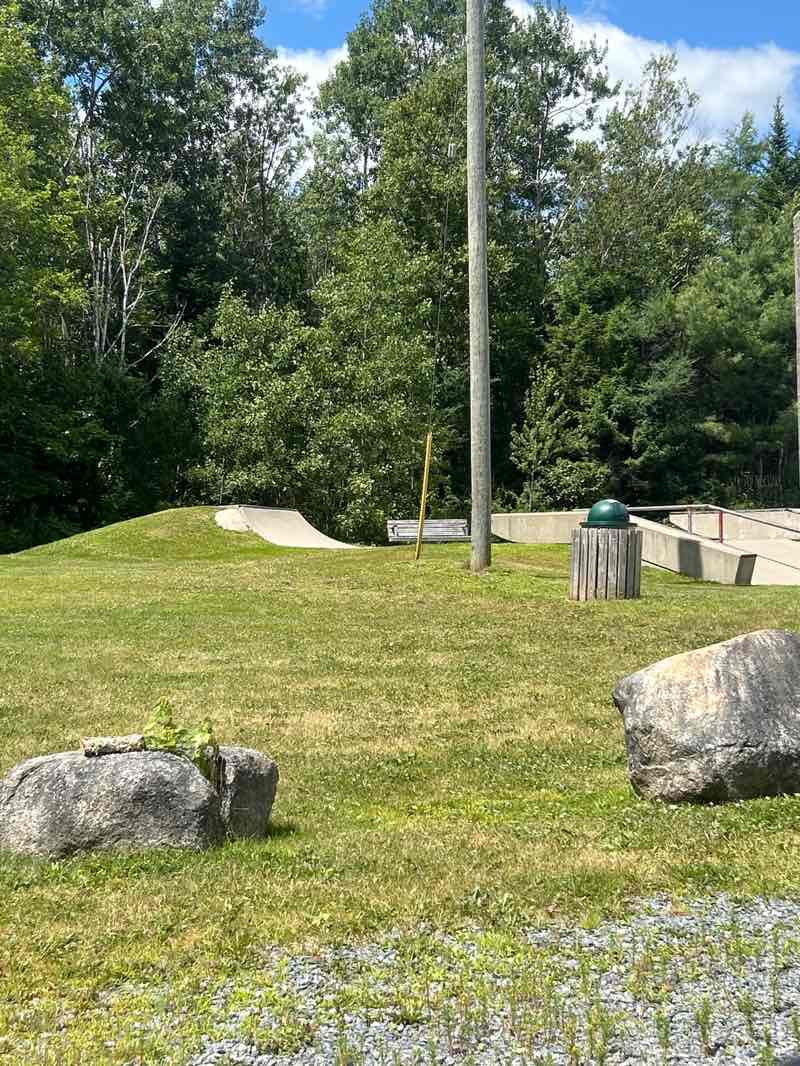 walking near me in Hubbards Recreation Centre Park in autumn