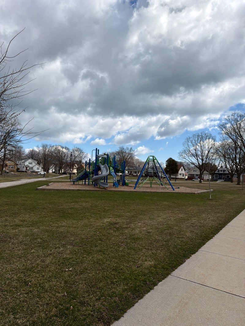 walking near me in End Park in spring