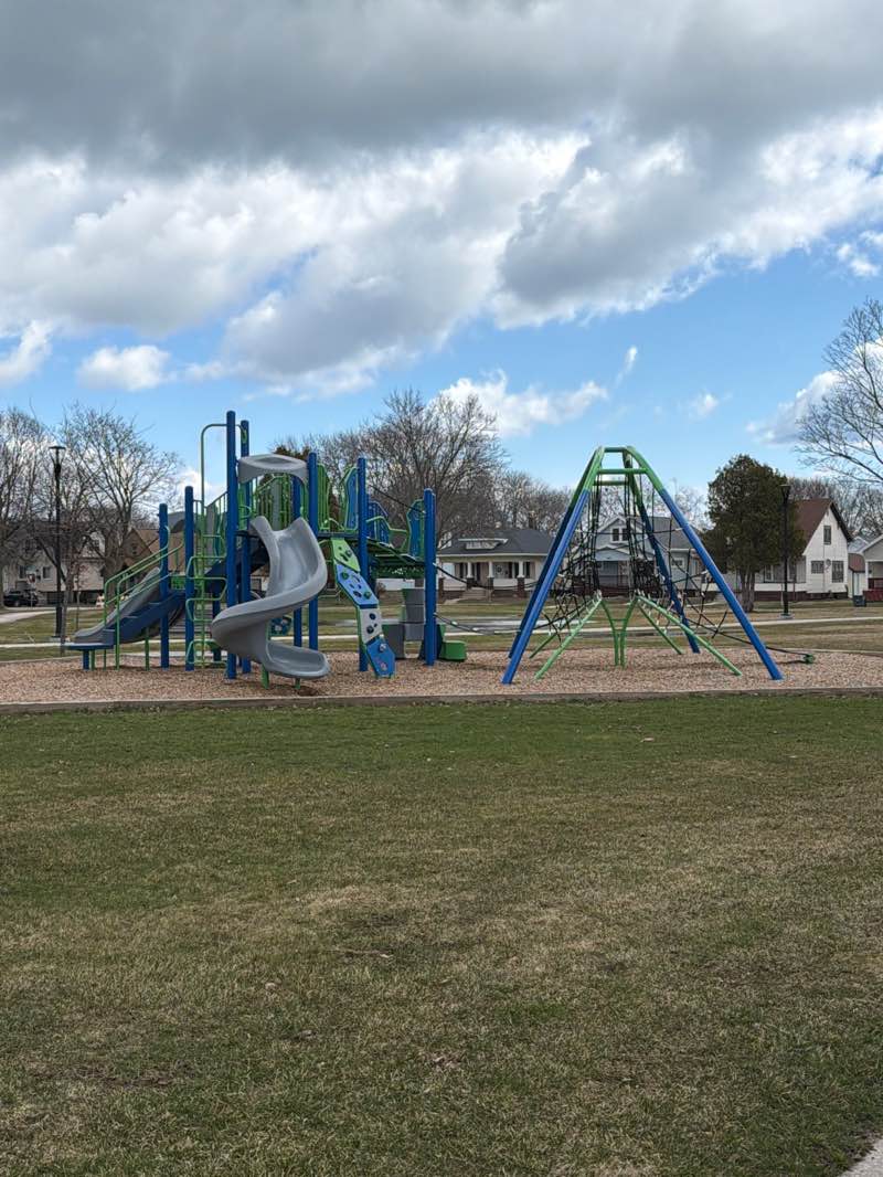 walking near me in Charles Voigt Park in spring