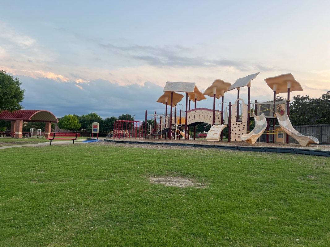 walking near me in Cheatham Park in summer