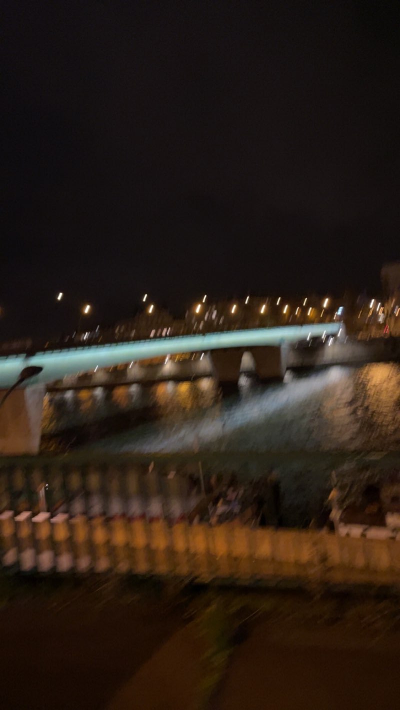 walking near me in Square des Acrobates in winter