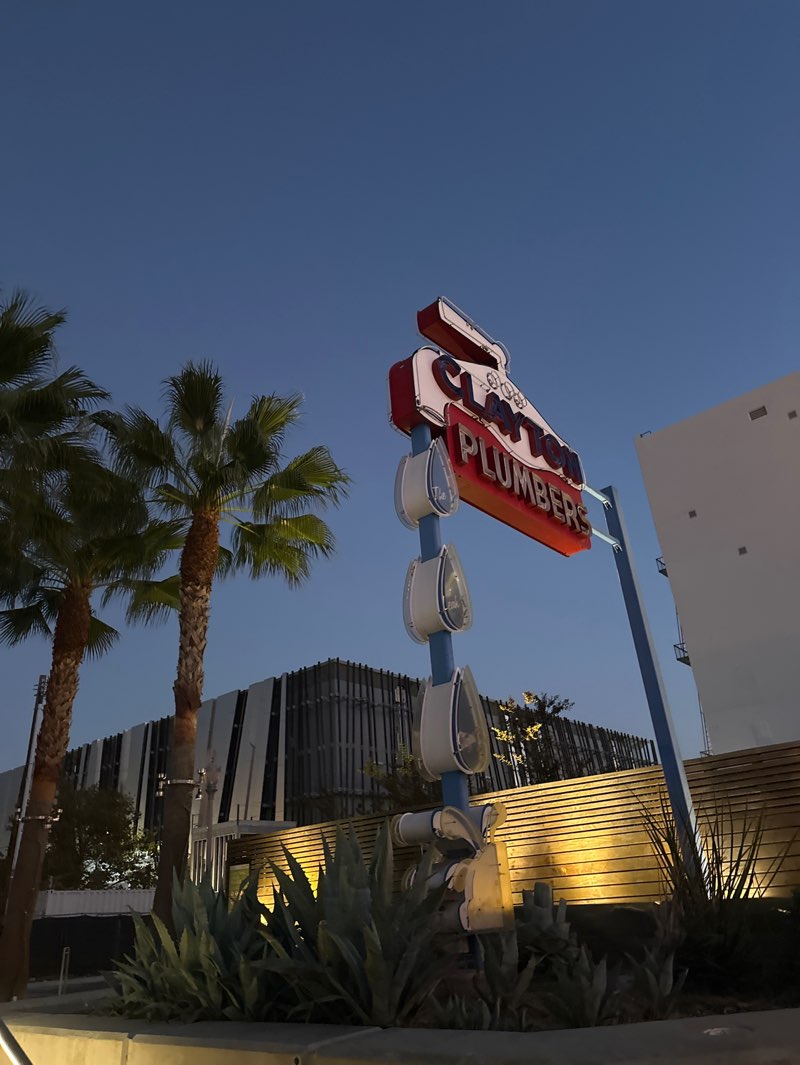 walking near me in Glendale Central Park in autumn