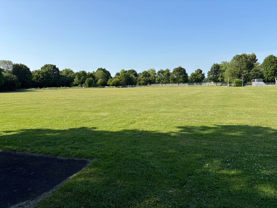 walking near me in Long Stratton Park in summer