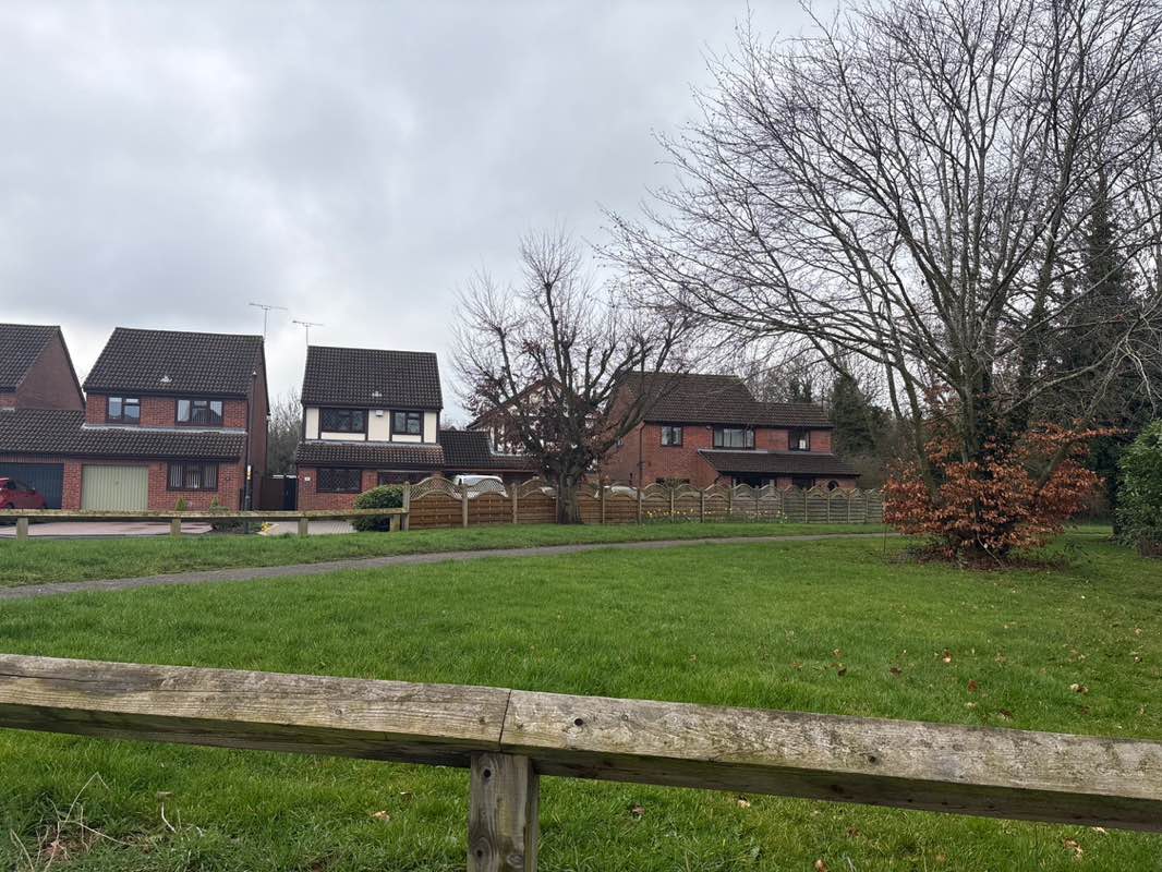 walking near me in Horseton Grange Park in winter