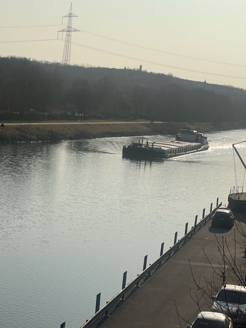 walking near me in Südpark in spring