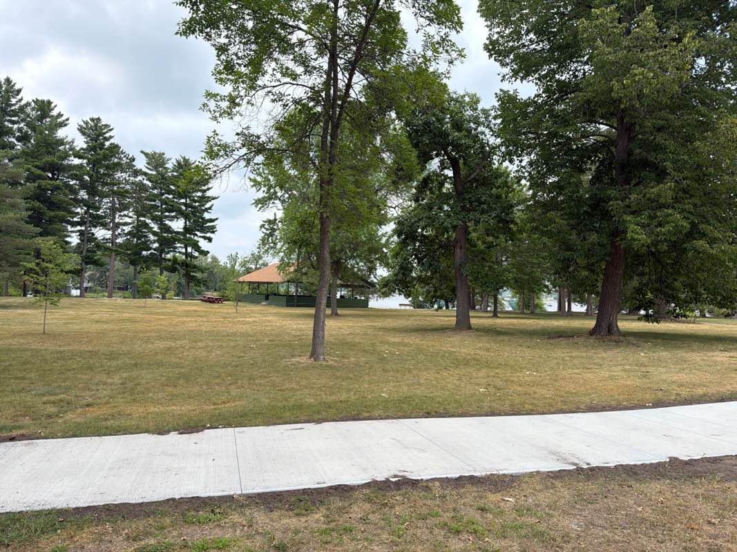 walking near me in Lum Park in summer