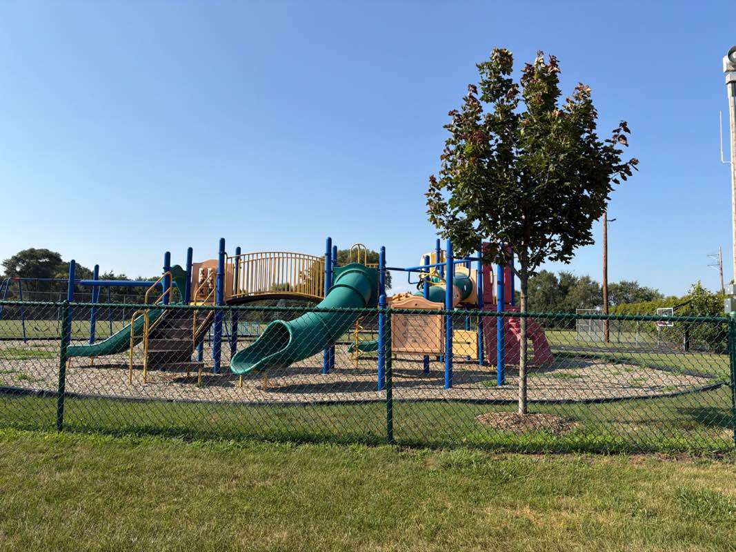 walking near me in Coates City Park in summer