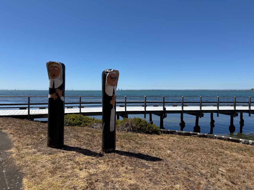 walking near me in Rippleside Park in summer