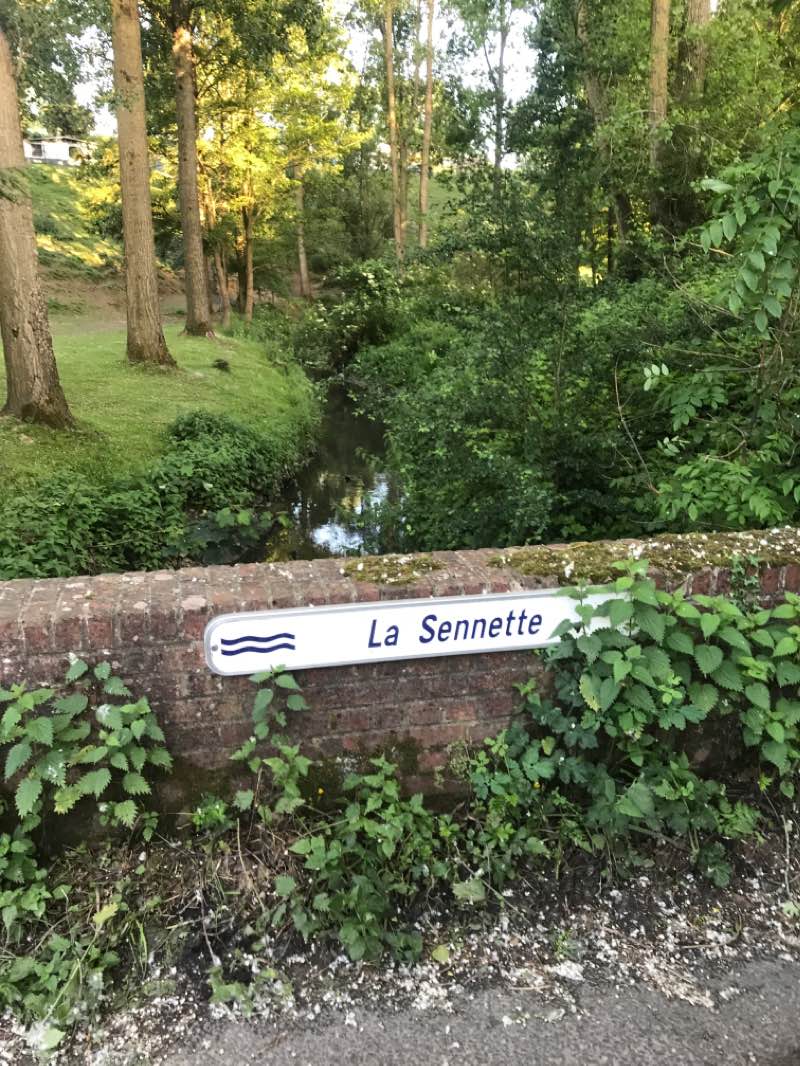 walking near me in Parc du Château de la Follie (Privé) in winter