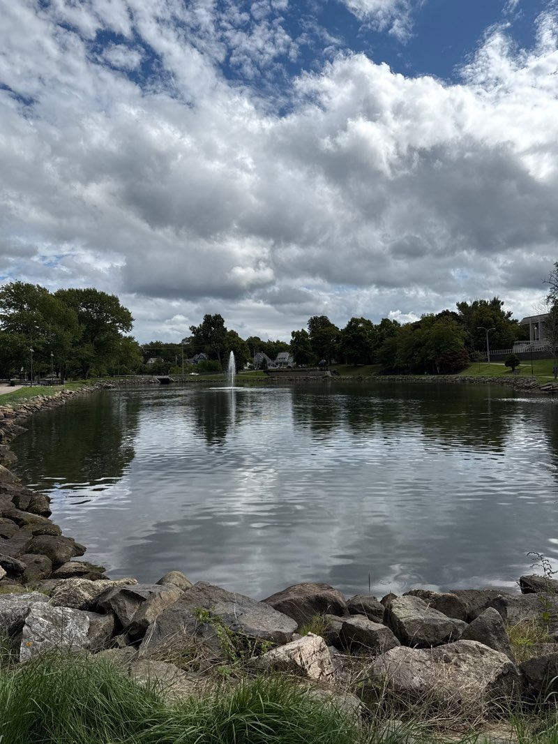 walking near me in Wentworth Park in autumn