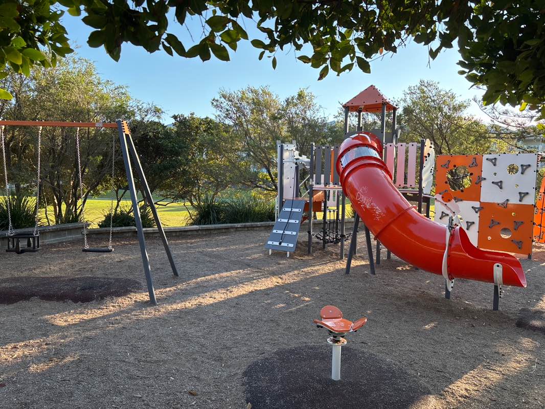 walking near me in Salt Central Park in spring
