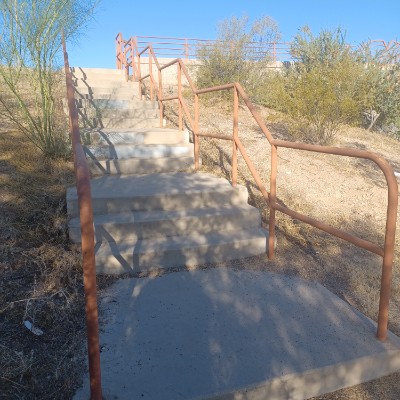 🙏🏼👩‍👧♀️🇺🇸🏜🚶🏽‍♀️👣 post 1