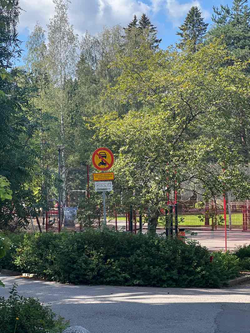 walking near me in Olarin asukaspuisto in autumn