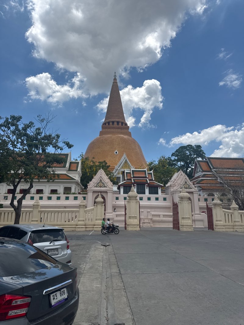walking near me in Giant Pagoda Park in spring