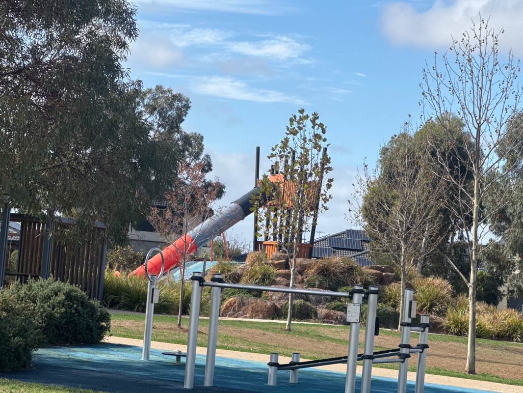 walking near me in Pioneer Park in autumn