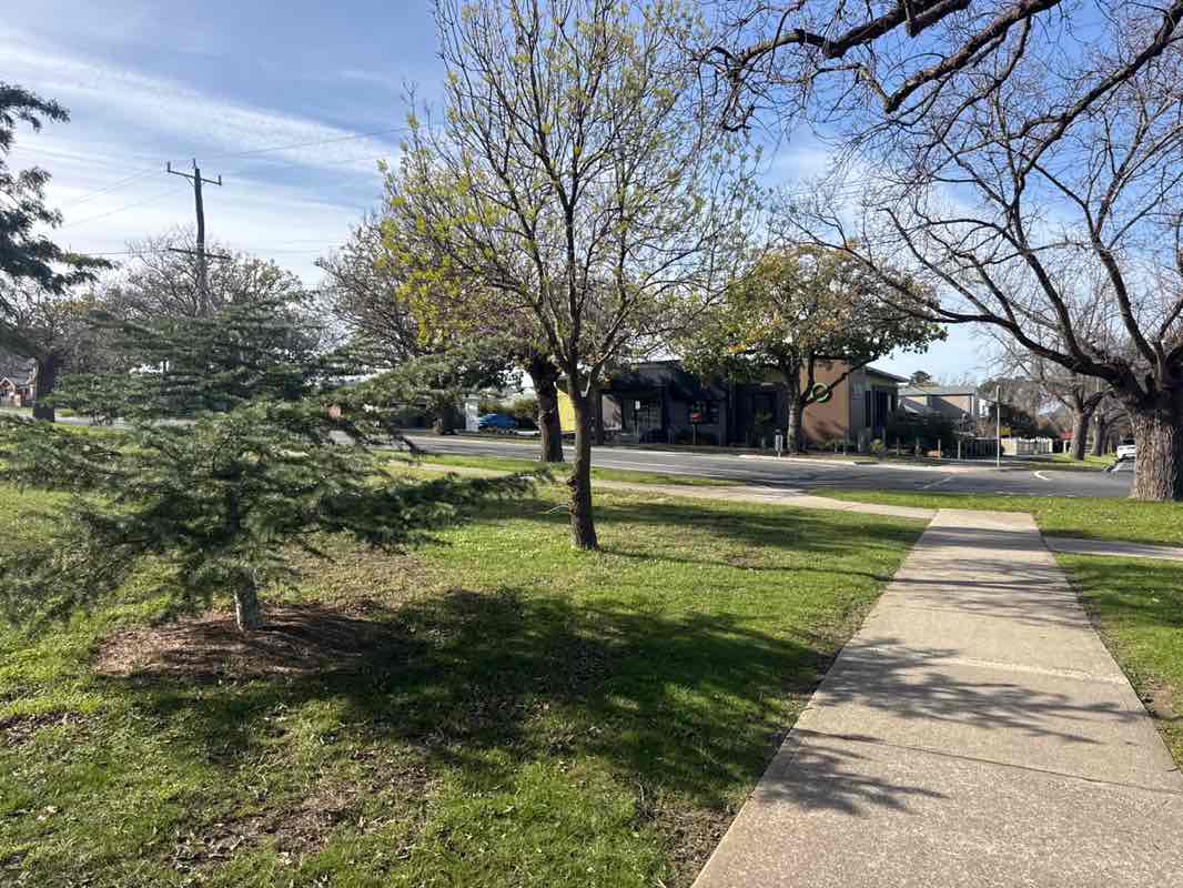 walking near me in Village Green in spring