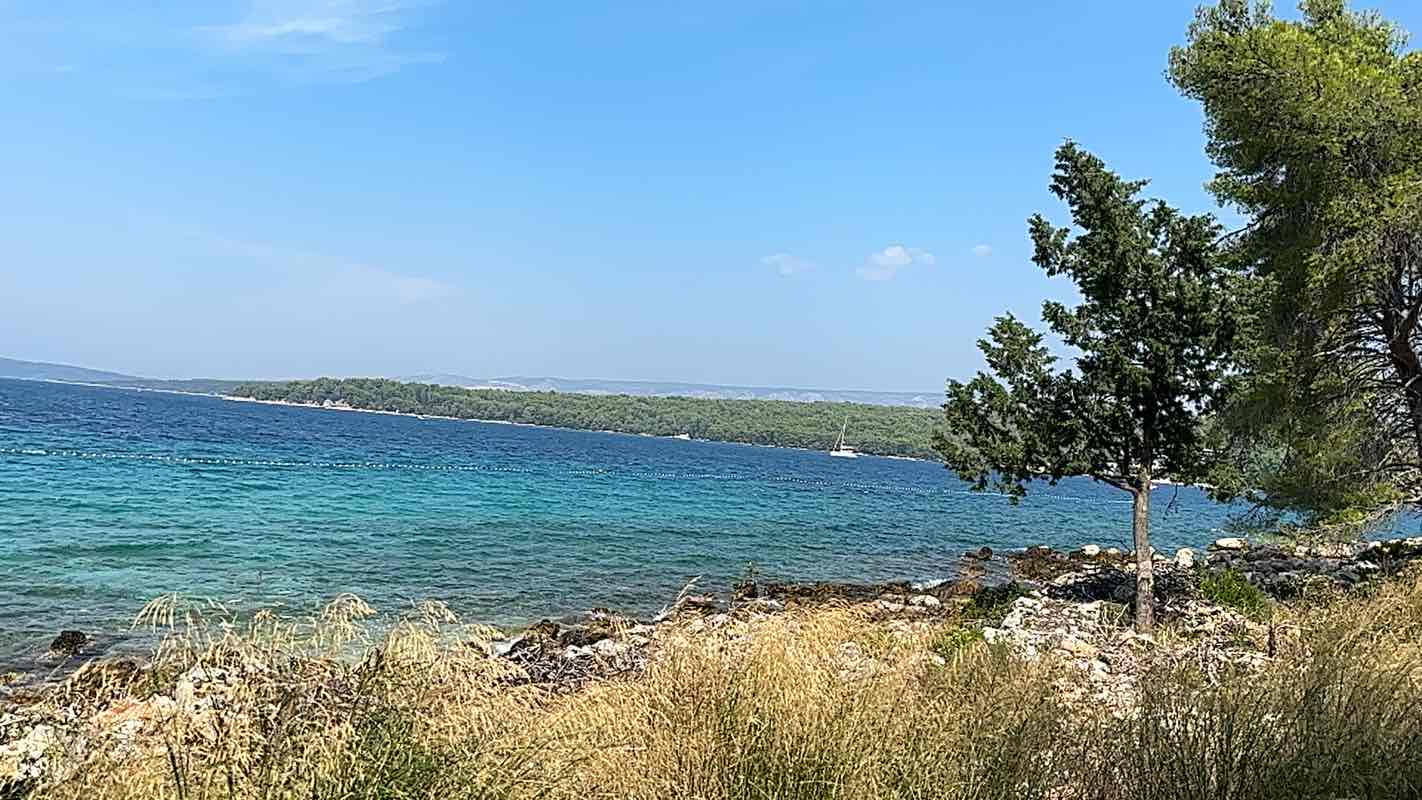 walking near me in Perivoj in winter