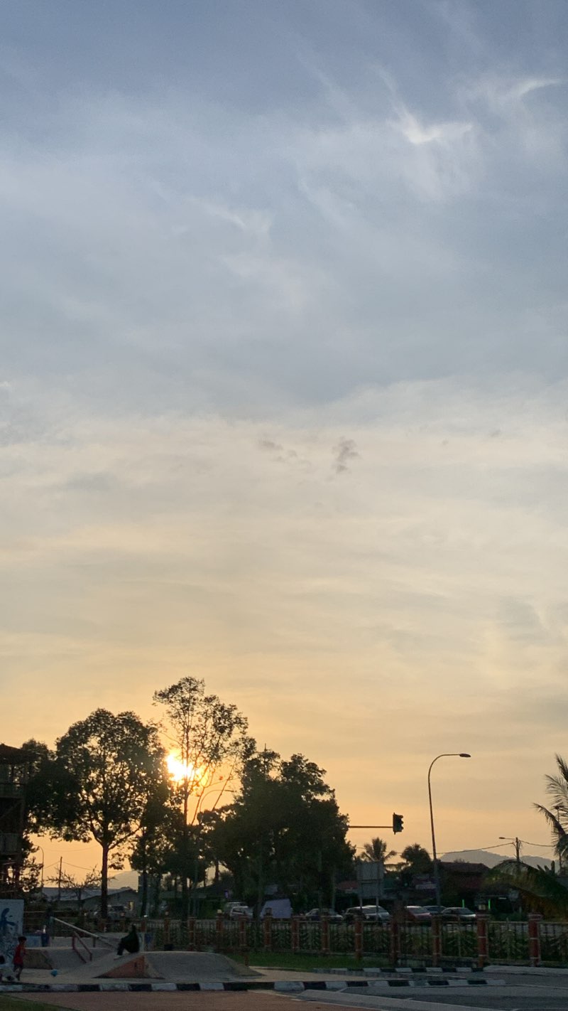 walking near me in Kompleks Belia dan Sukan Paroi in winter