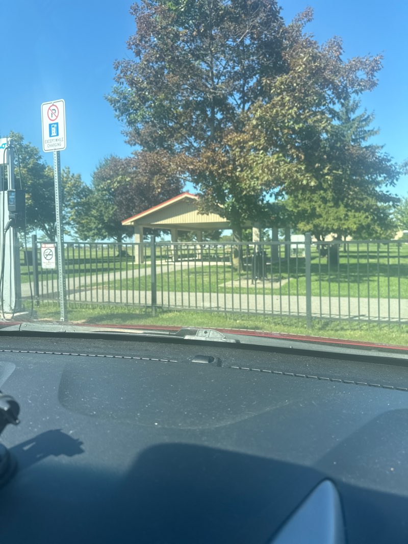 walking near me in HH Knoll Lakeview Park in autumn