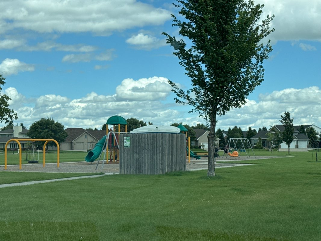 walking near me in Kiwanis Park in autumn