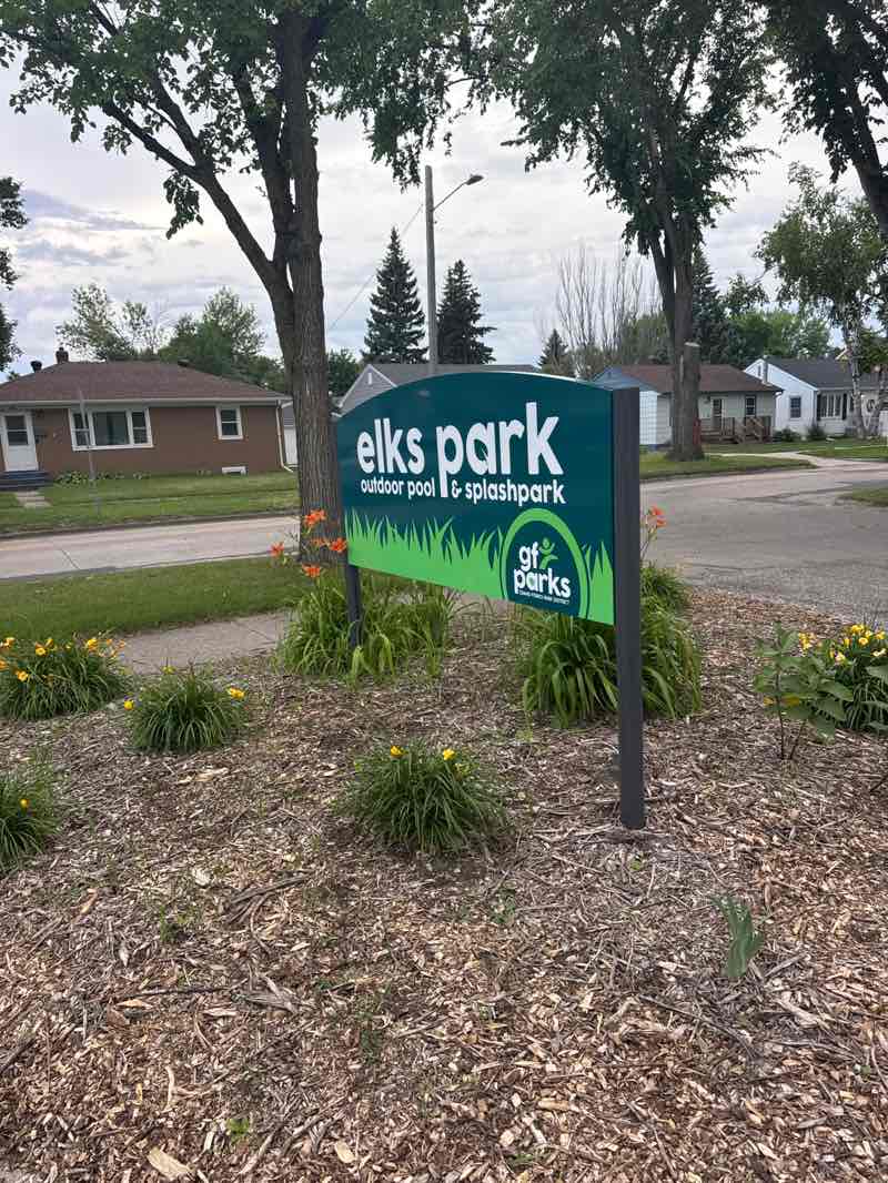 walking near me in Elks Park in summer