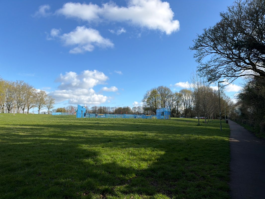 walking near me in Stratton Park in spring