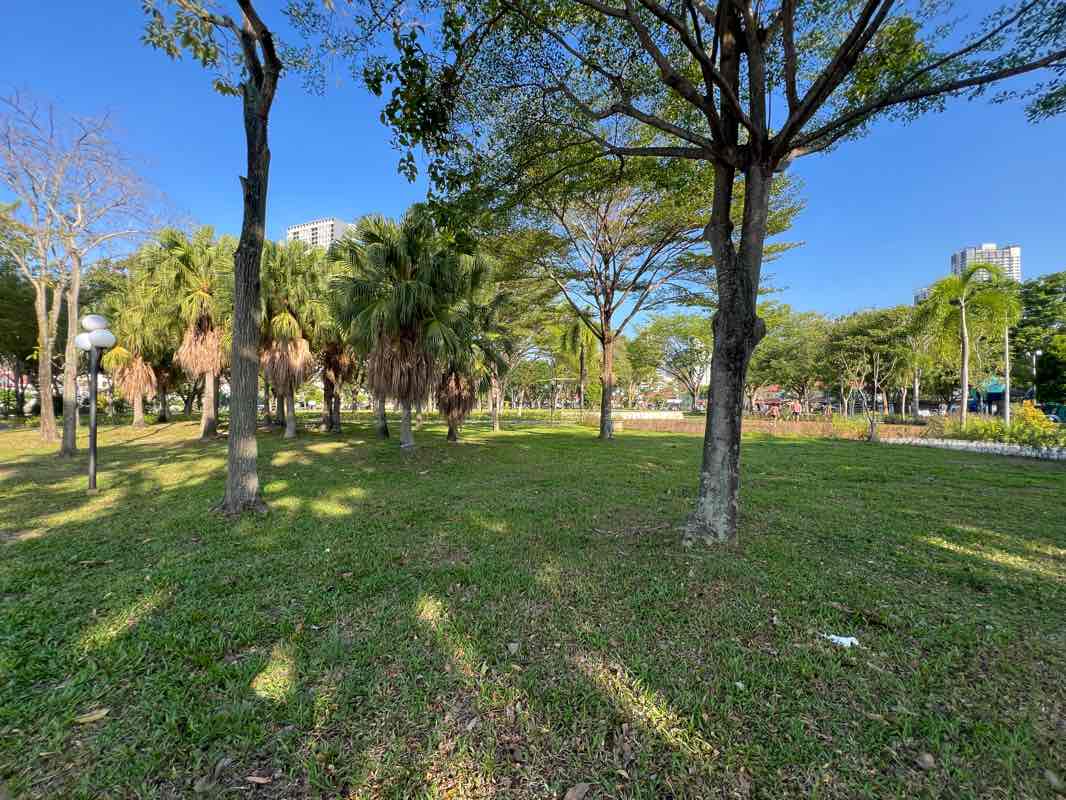 walking near me in Tanah Lapang Taman Sri Nibong in winter