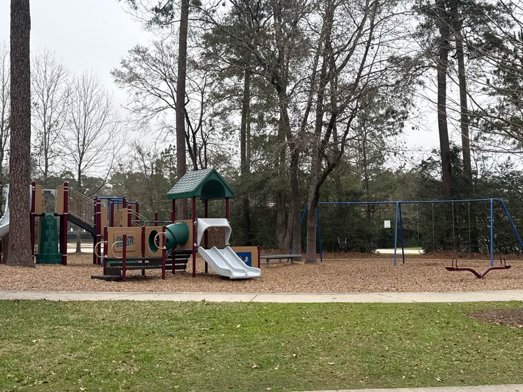 walking near me in Montfair Park in winter