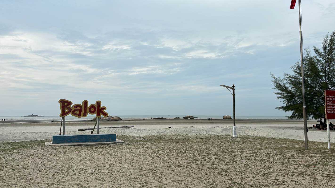 walking near me in Pusat Rekreasi Balok in winter