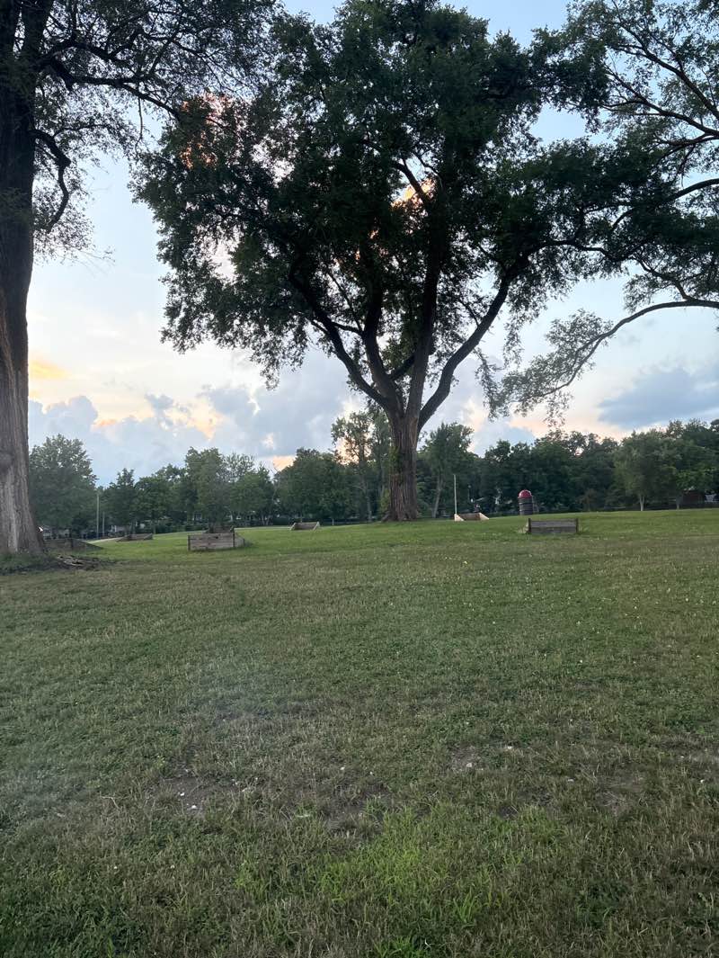 walking near me in 137th avenue park in autumn