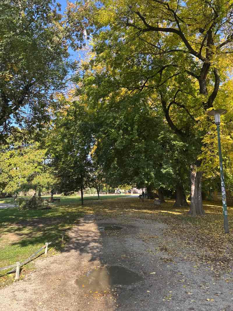 walking near me in Perivoj biskupa Stjepana II. in autumn