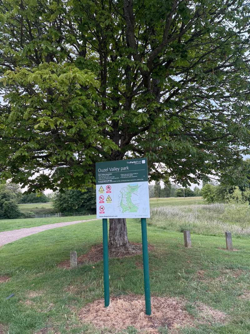 walking near me in Ouzel Valley Park in summer