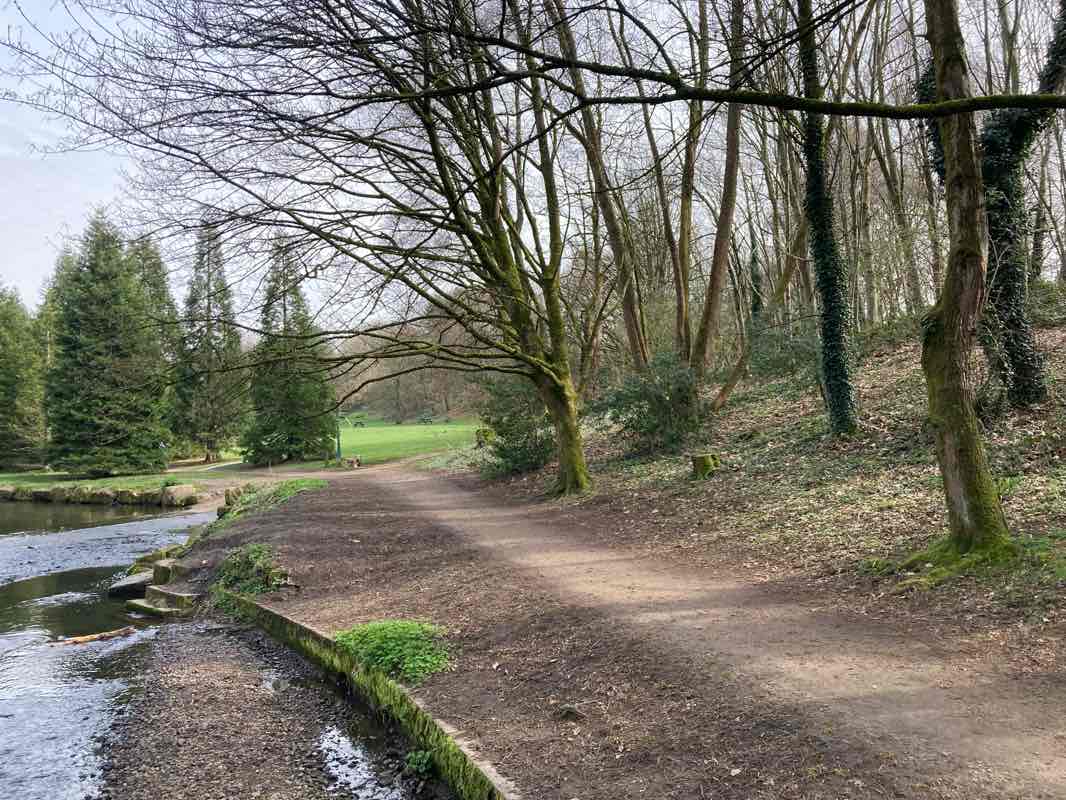 walking near me in Denehurst Park in spring