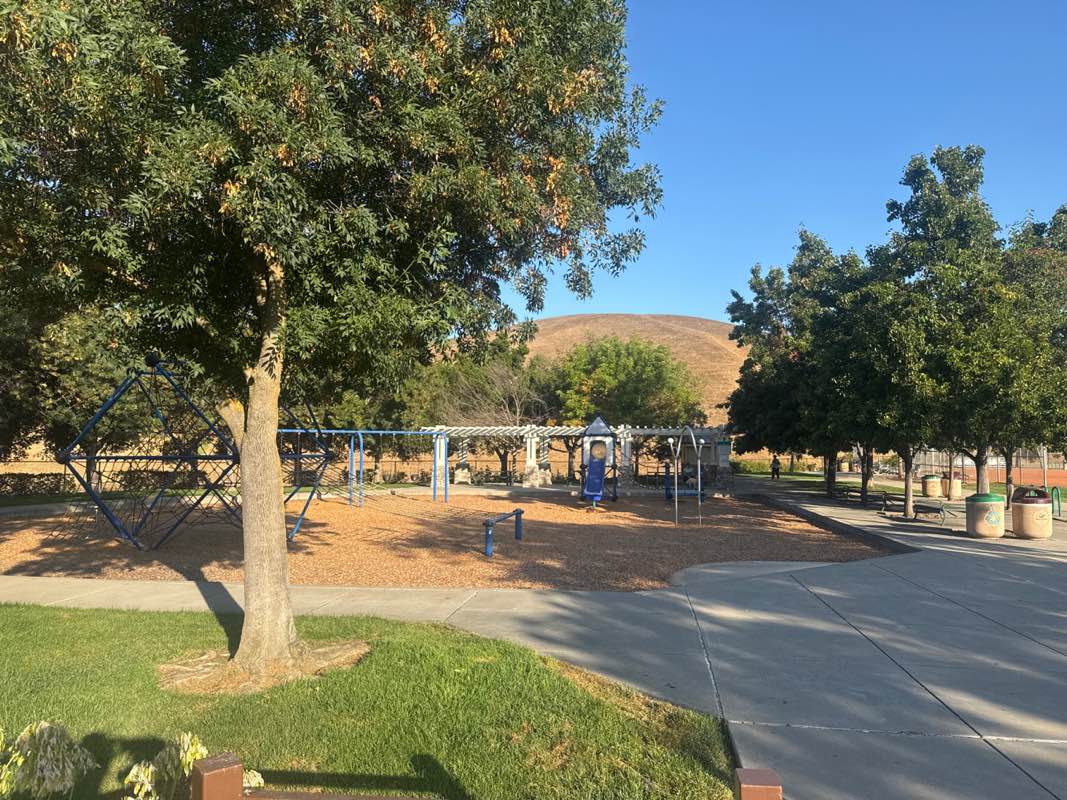 walking near me in Hidden Valley Park in autumn