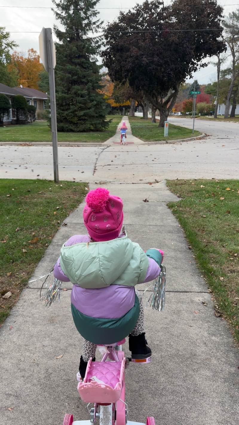 walking near me in Carl Selland Park in autumn