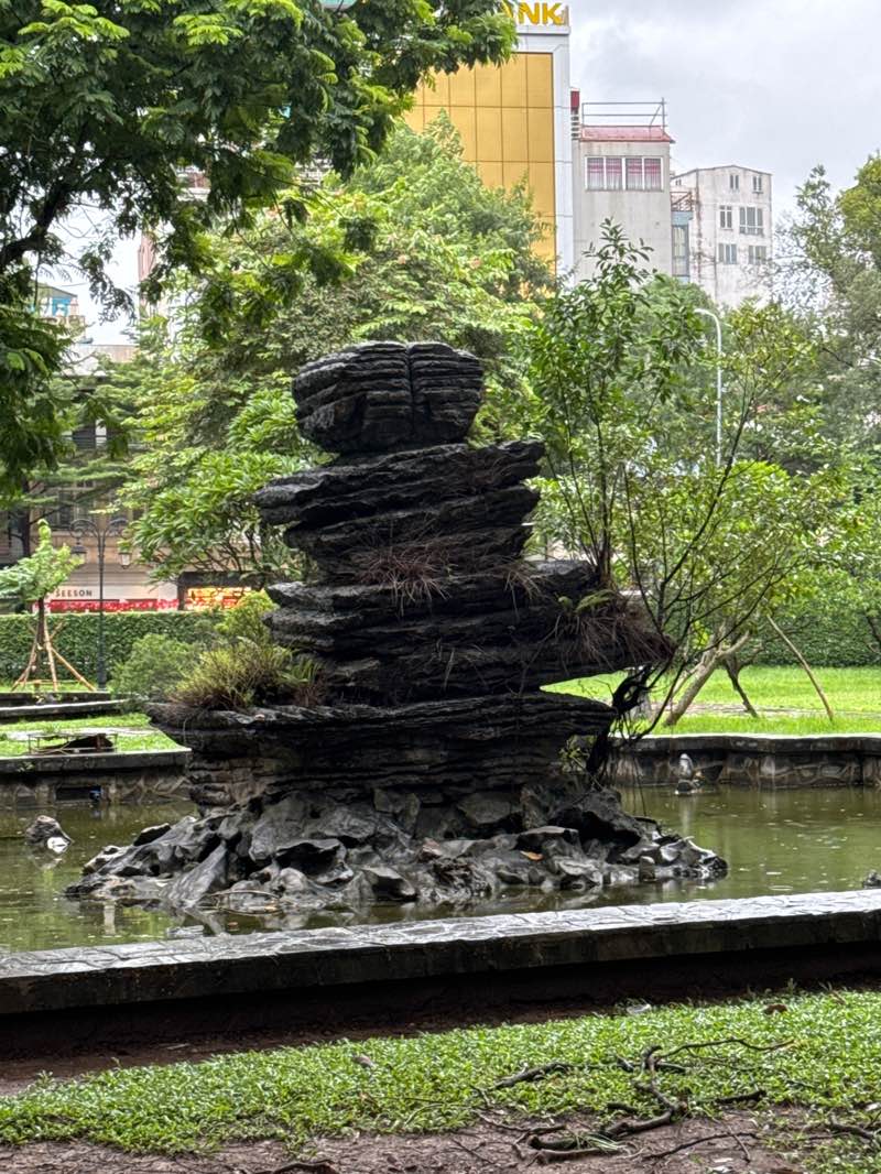 walking near me in Giam Garden in autumn