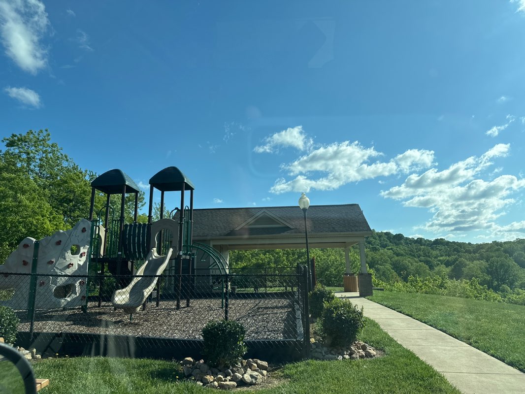 walking near me in Riverbend Park in spring